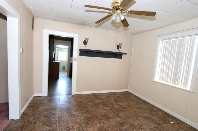 914 E Street Reedley, CA 93654 - Photo 5 of 35