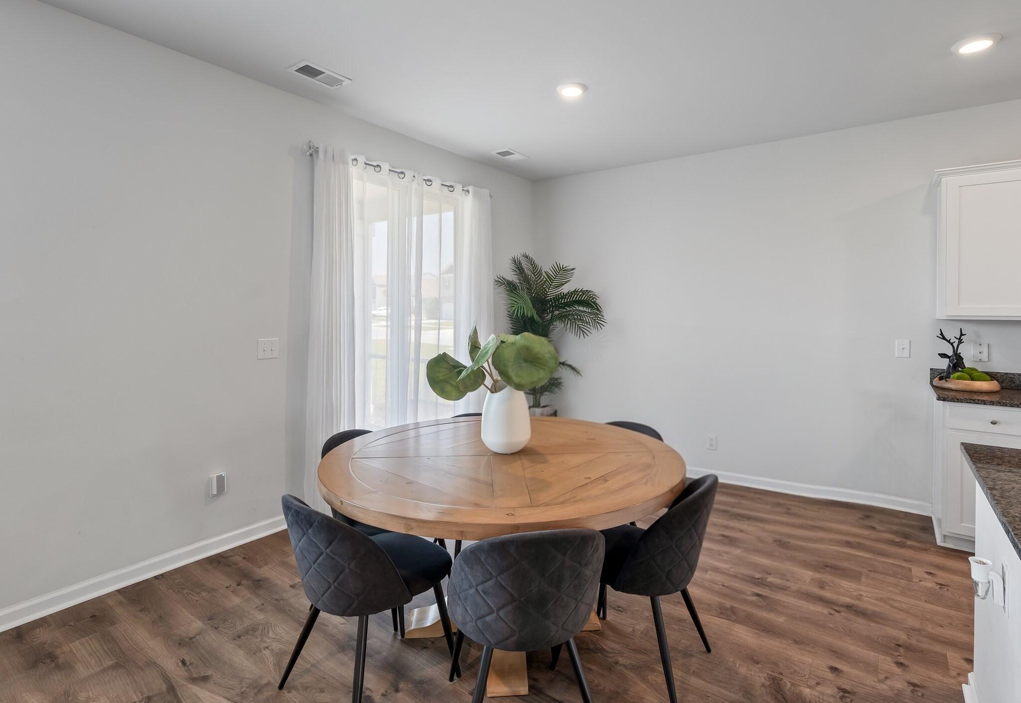 411 Bering Lane Summerville, SC 29486 - Photo 12 of 36 12 Dining Area