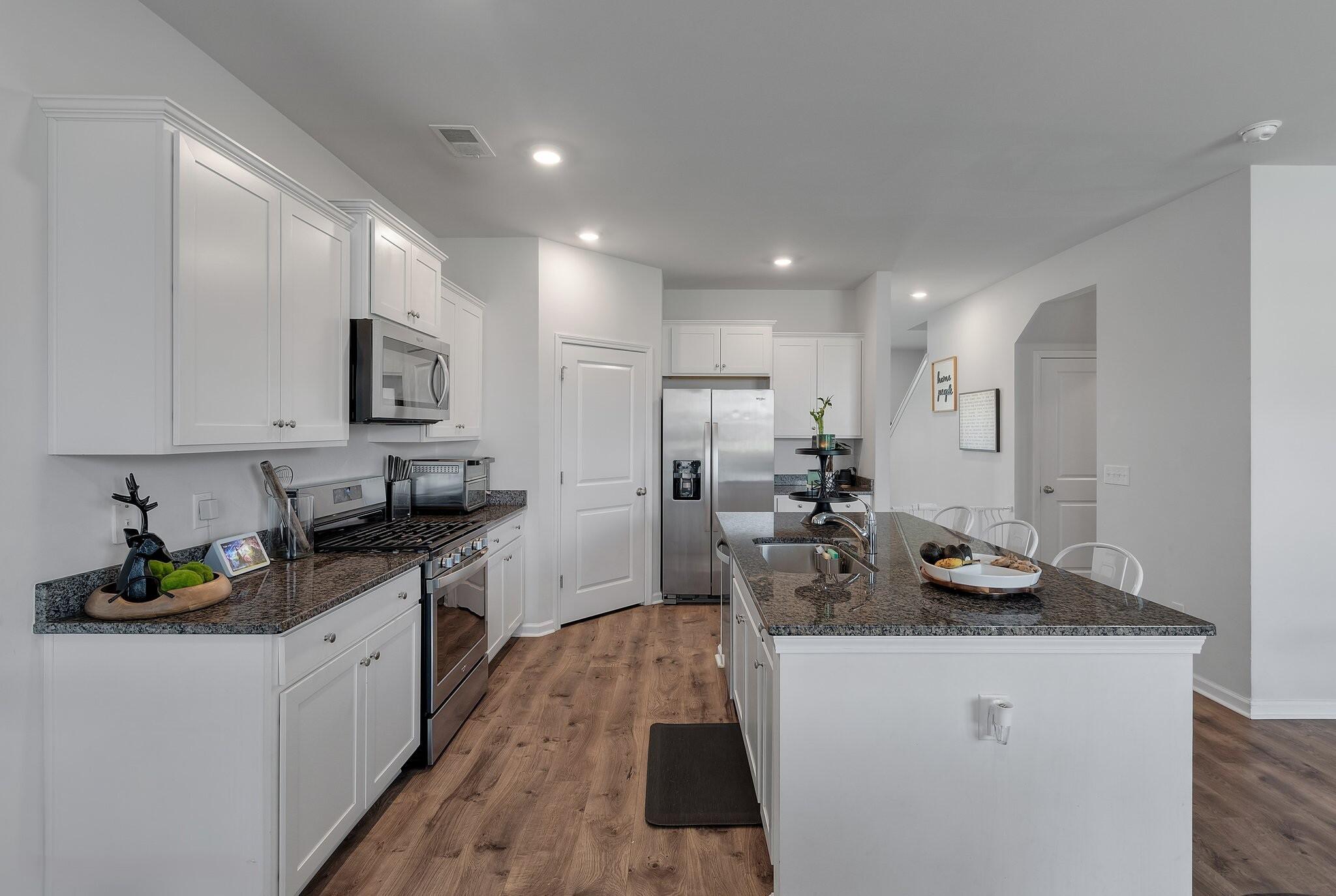 411 Bering Lane Summerville, SC 29486 - Photo 10 of 36 10 Kitchen