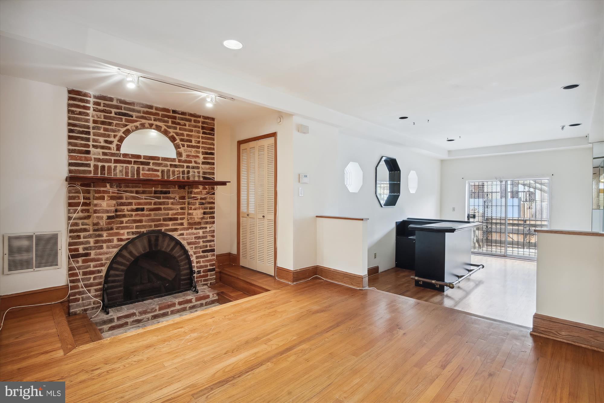 16 Q Street Northeast Washington, DC 20002 - Photo 5 of 31