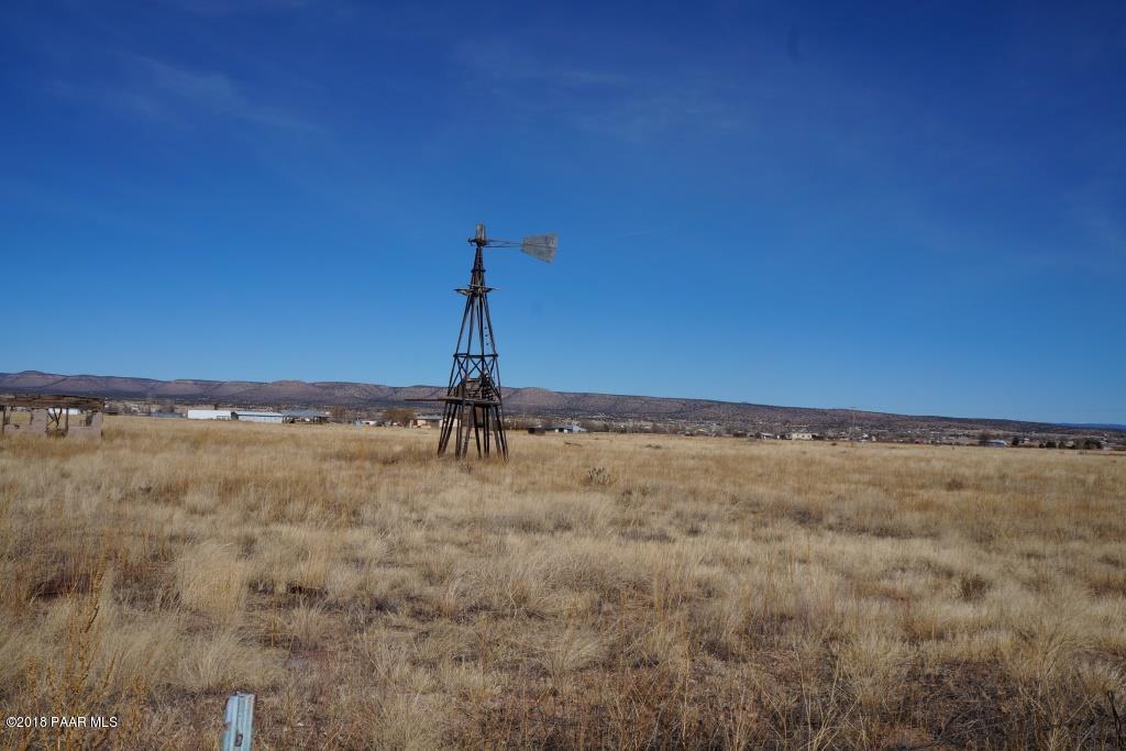 2300 West Santa Fe Road Paulden, AZ 86334 - Photo 2 of 6 58 neighboring 10 acres included