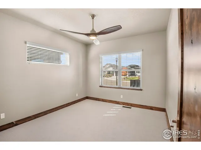 a view of livingroom with furniture