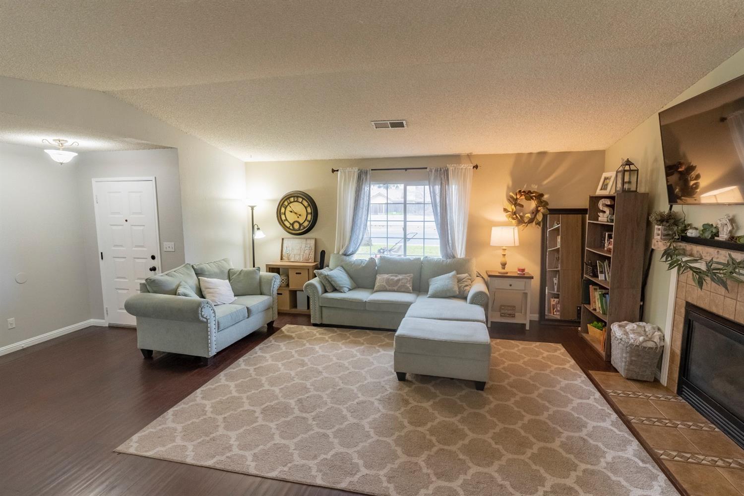 1607 Ashlan Avenue Clovis, CA 93611 - Photo 8 of 17 a living room with furniture and a flat screen tv