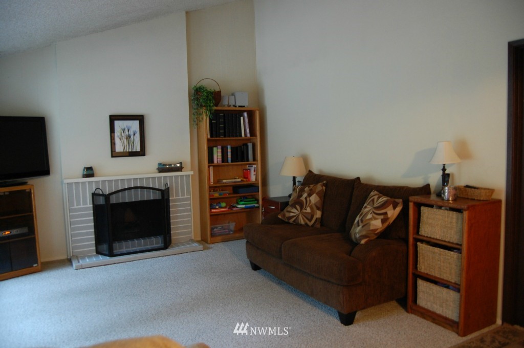 17406 156th Place Southeast Renton, WA 98058 - Photo 3 of 6 Gallery Image 3