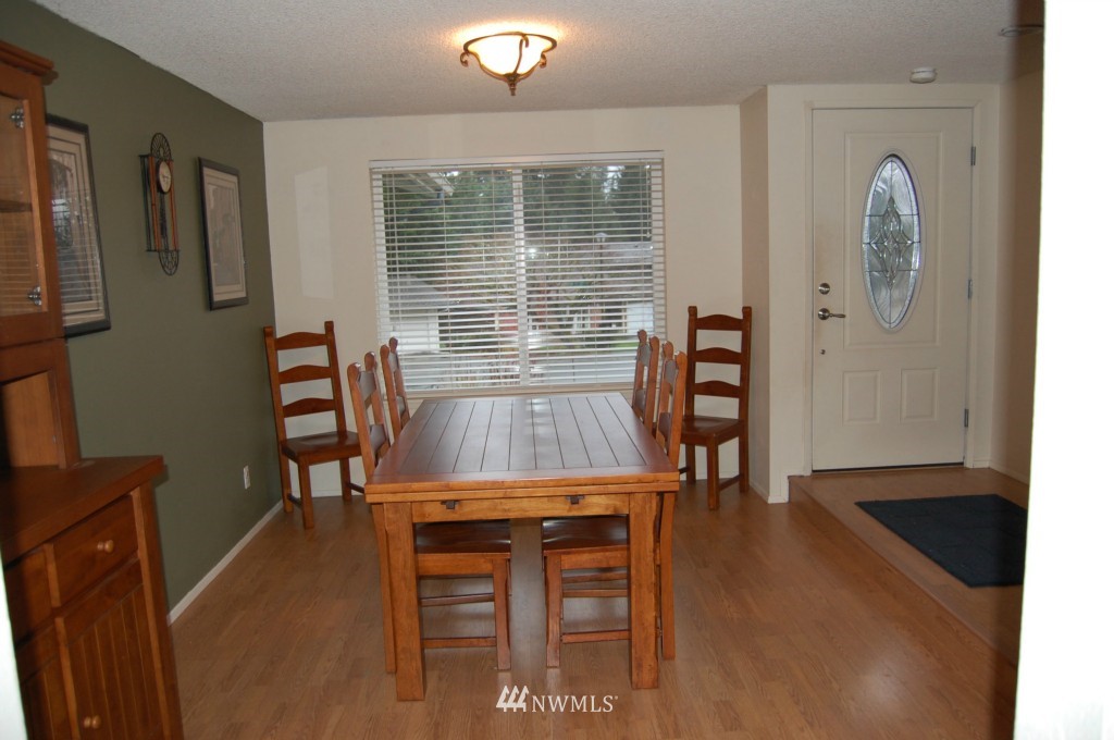 17406 156th Place Southeast Renton, WA 98058 - Photo 4 of 6 Gallery Image 4