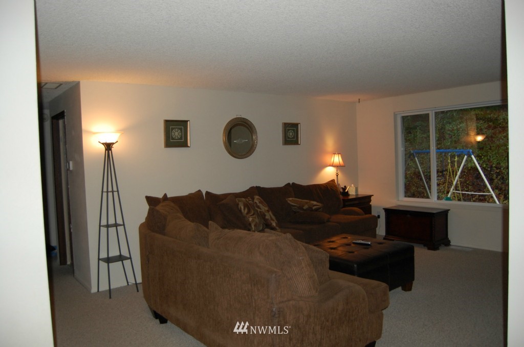 17406 156th Place Southeast Renton, WA 98058 - Photo 5 of 6 Gallery Image 5