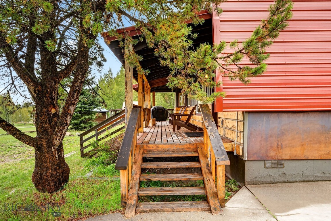244 Mule Deer Road West Yellowstone, MT 59758 - Photo 9 of 49 Gallery Image 9