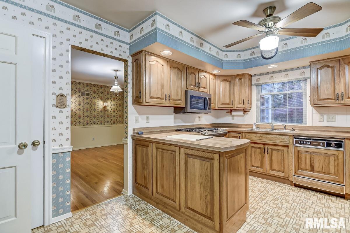 2043 Huntleigh Road Springfield, IL 62704 - Photo 12 of 40
