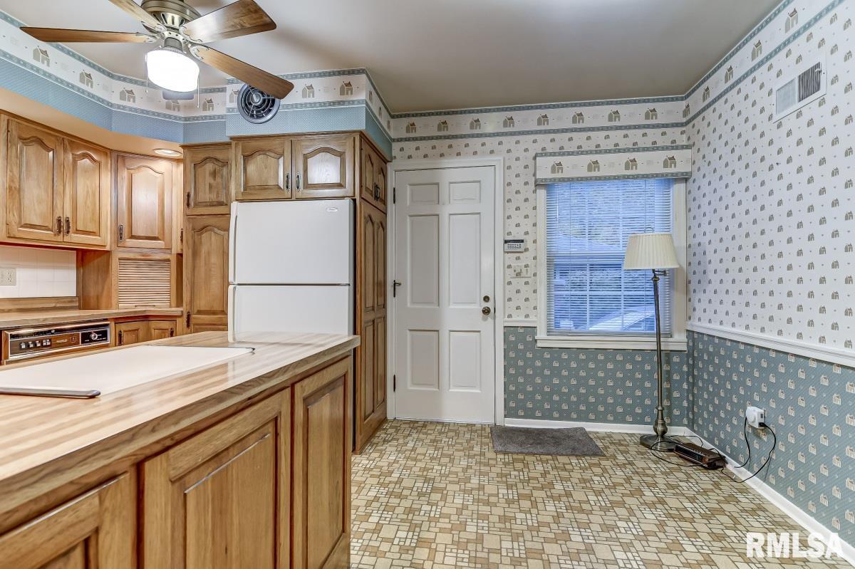 2043 Huntleigh Road Springfield, IL 62704 - Photo 8 of 40