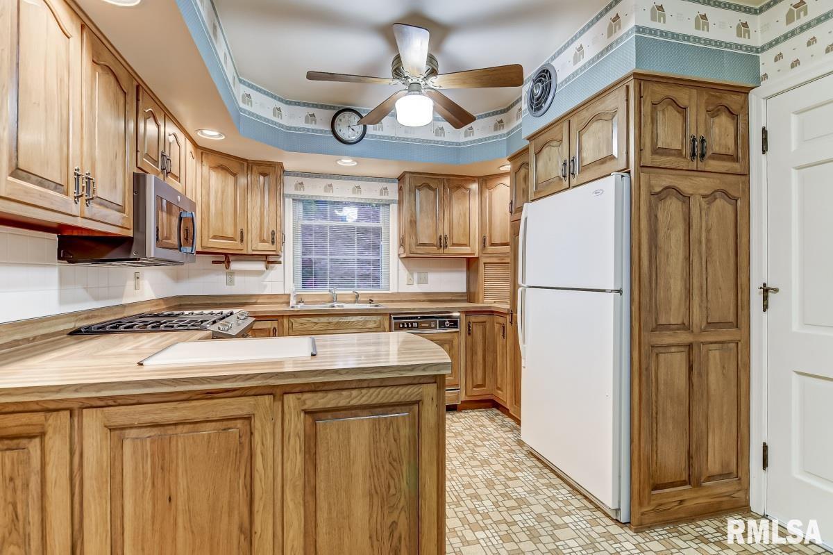 2043 Huntleigh Road Springfield, IL 62704 - Photo 9 of 40