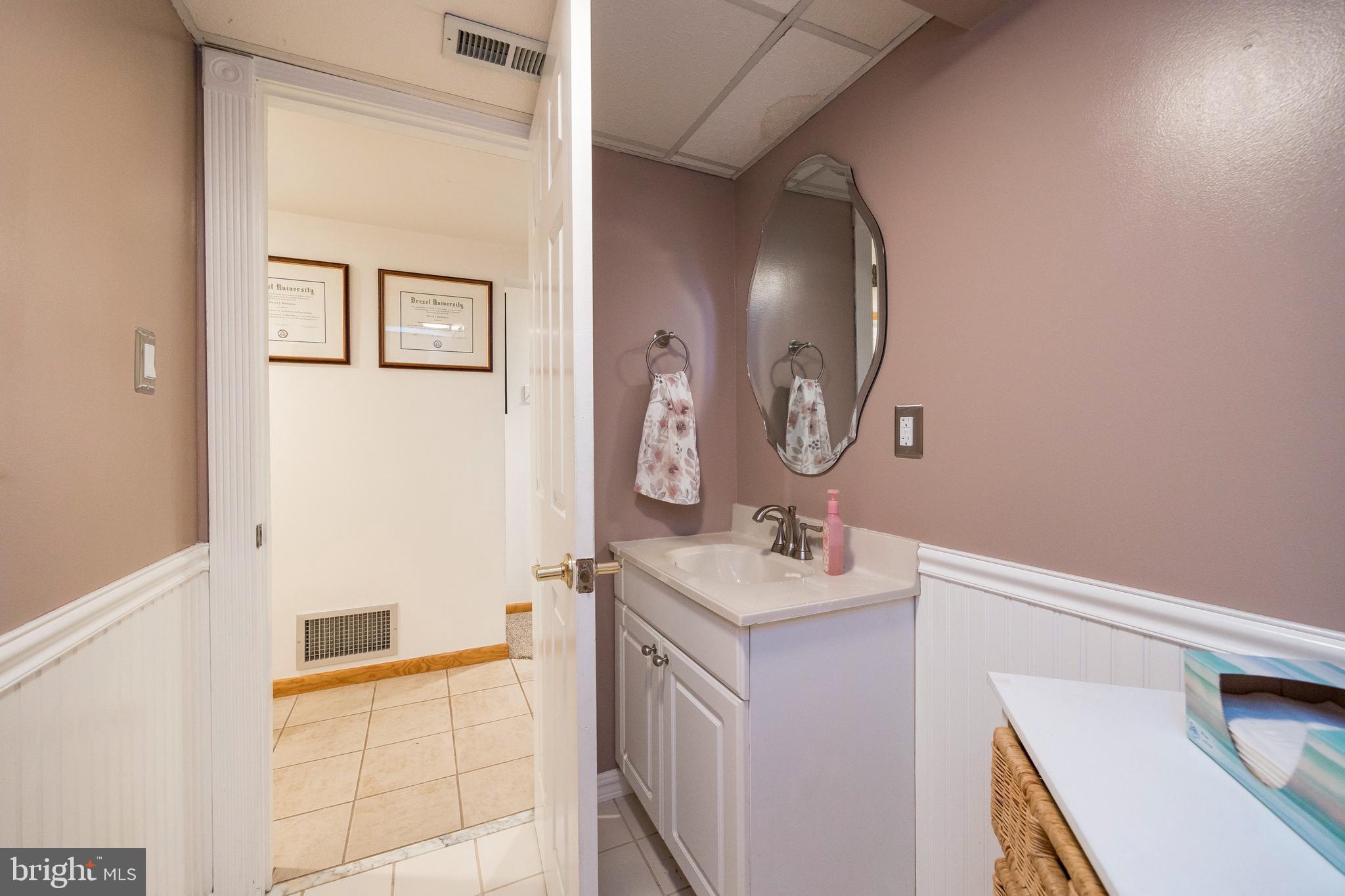 102 Cedar Road Wallingford, PA 19086 - Photo 28 of 34 Powder Room