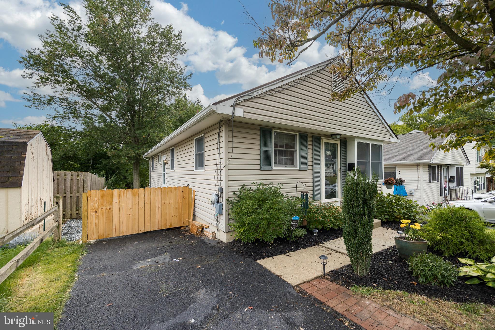 102 Cedar Road Wallingford, PA 19086 - Photo 3 of 34 Off Street Parking