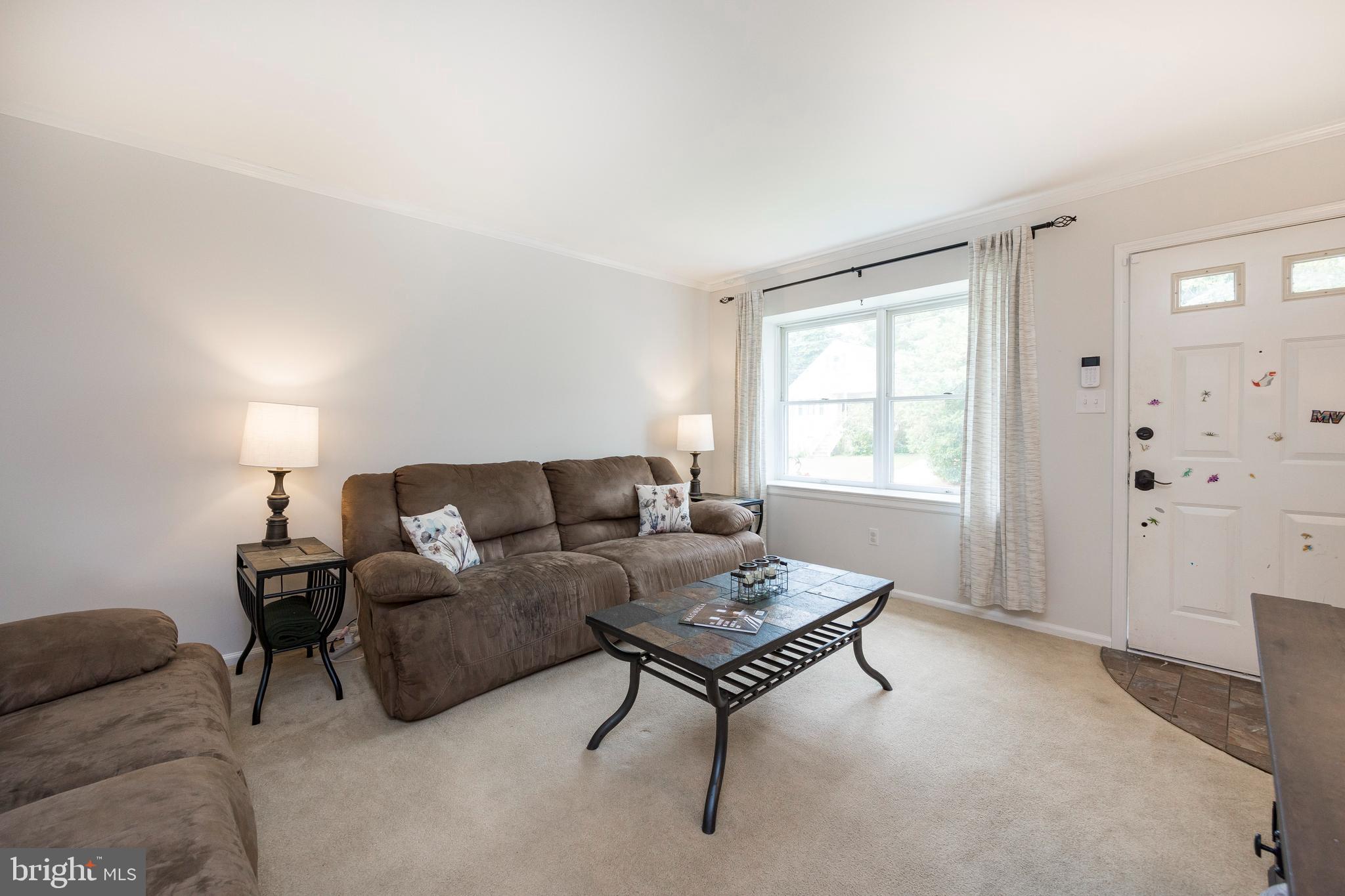 102 Cedar Road Wallingford, PA 19086 - Photo 6 of 34 Living Room