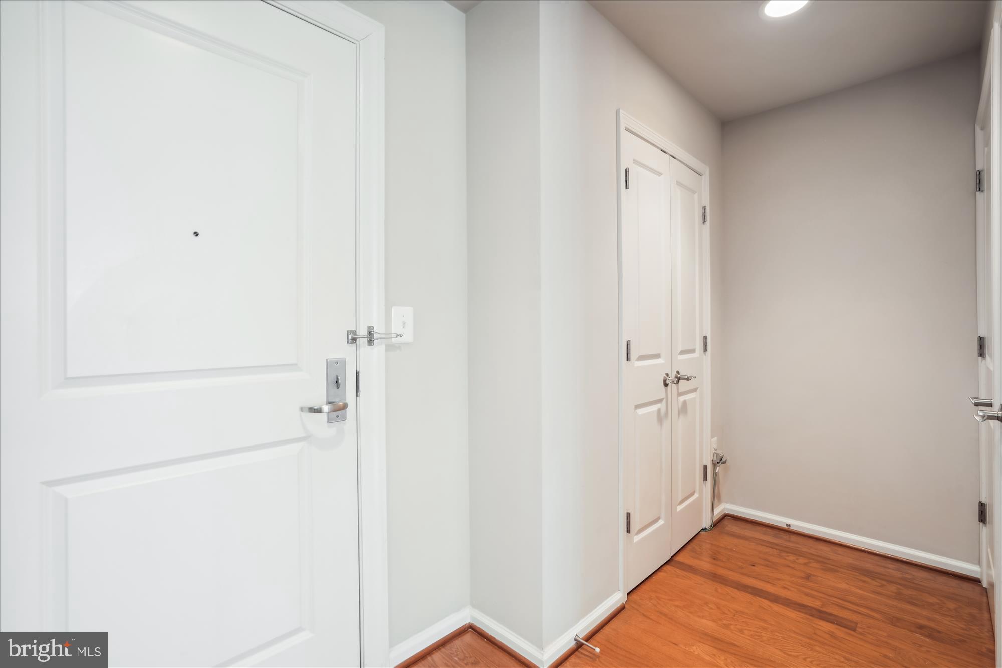 11700 Old Georgetown Road, Unit 1009 Rockville, MD 20852 - Photo 3 of 70 Foyer