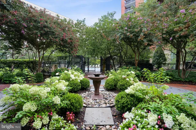 $2,700 | 11700 Old Georgetown Road, Unit 1009, Rockville, MD 20852