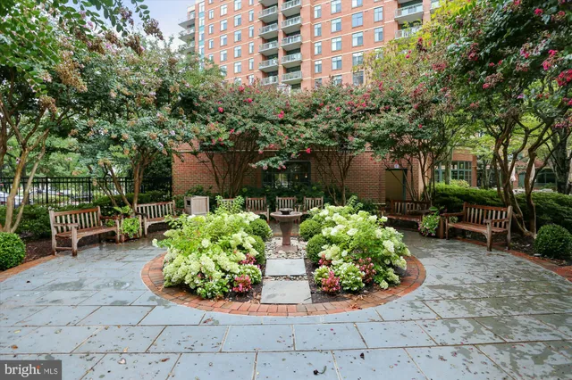 $2,700 | 11700 Old Georgetown Road, Unit 1009, Rockville, MD 20852