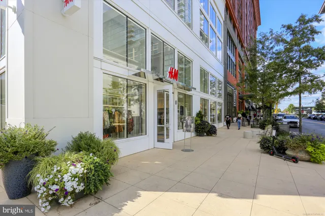 $2,700 | 11700 Old Georgetown Road, Unit 1009, Rockville, MD 20852