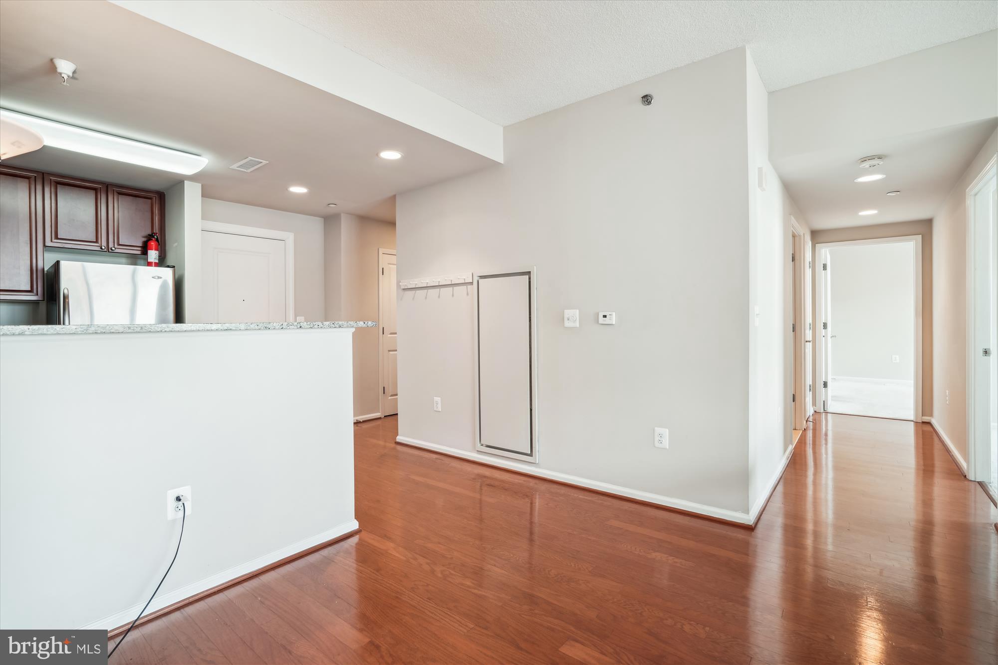 11700 Old Georgetown Road, Unit 1009 Rockville, MD 20852 - Photo 6 of 70 Entrance/Dining