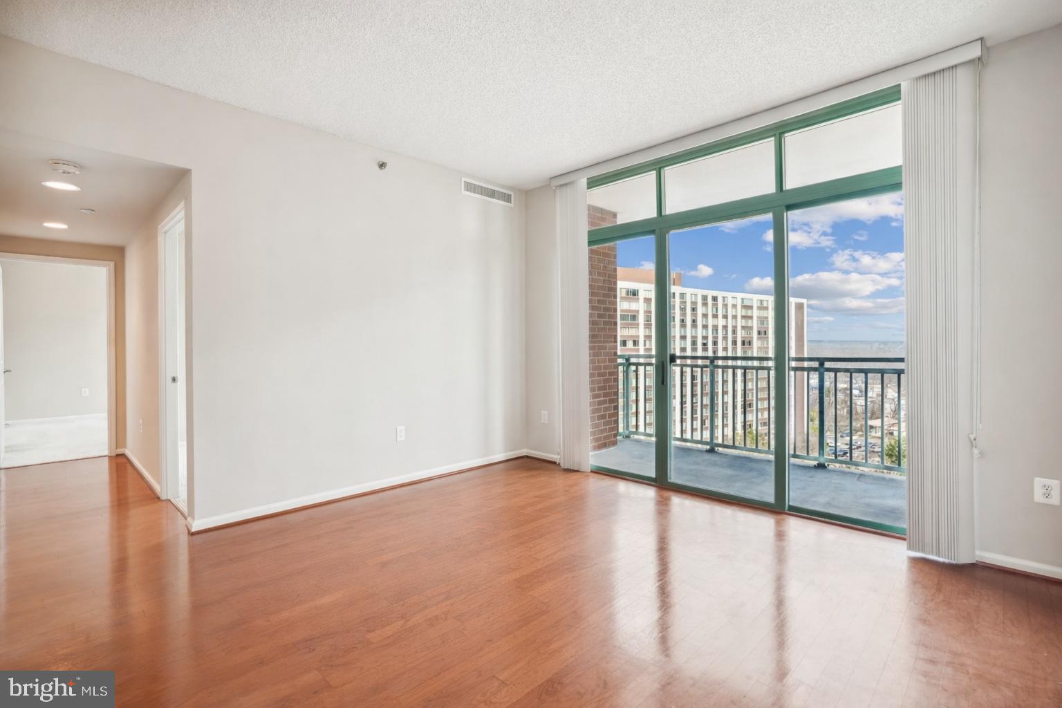 11700 Old Georgetown Road, Unit 1009 Rockville, MD 20852 - Photo 9 of 70 Living