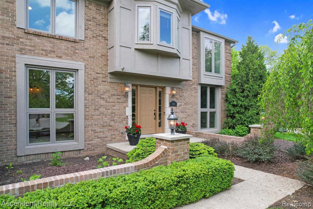1663 Tacoma Drive Rochester Hills, MI 48306 - Photo 2 of 51