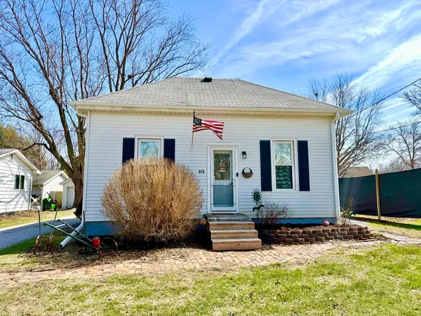 $97,500 | 616 Northwest 2nd Avenue, Aledo, IL 61231