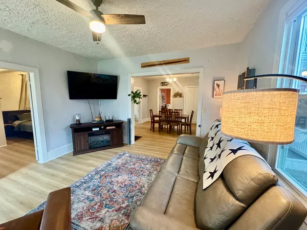 $97,500 | 616 Northwest 2nd Avenue, Aledo, IL 61231