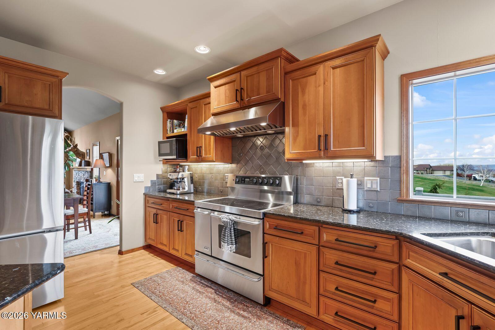 11105 Zier Road Yakima, WA 98908 - Photo 21 of 65 a kitchen with stainless steel appliances granite countertop a stove a sink dishwasher and a refrigerator
