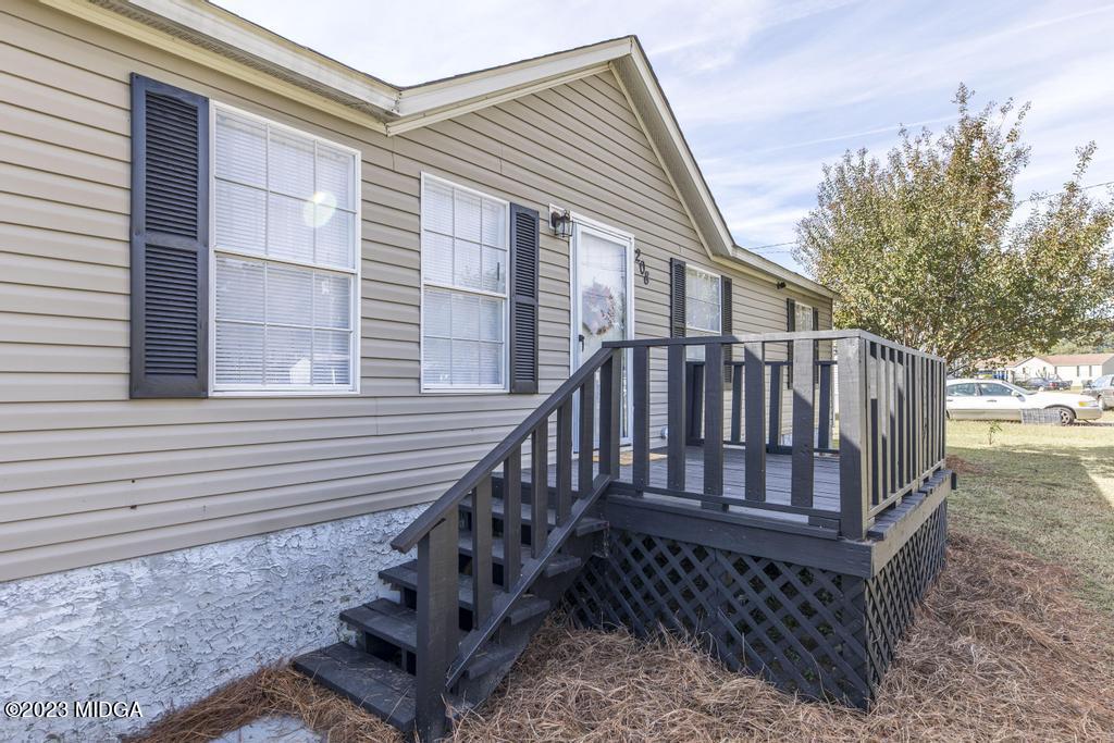 208 Colonial Drive Byron, GA 31008 - Photo 7 of 38 front view of a house with a bench