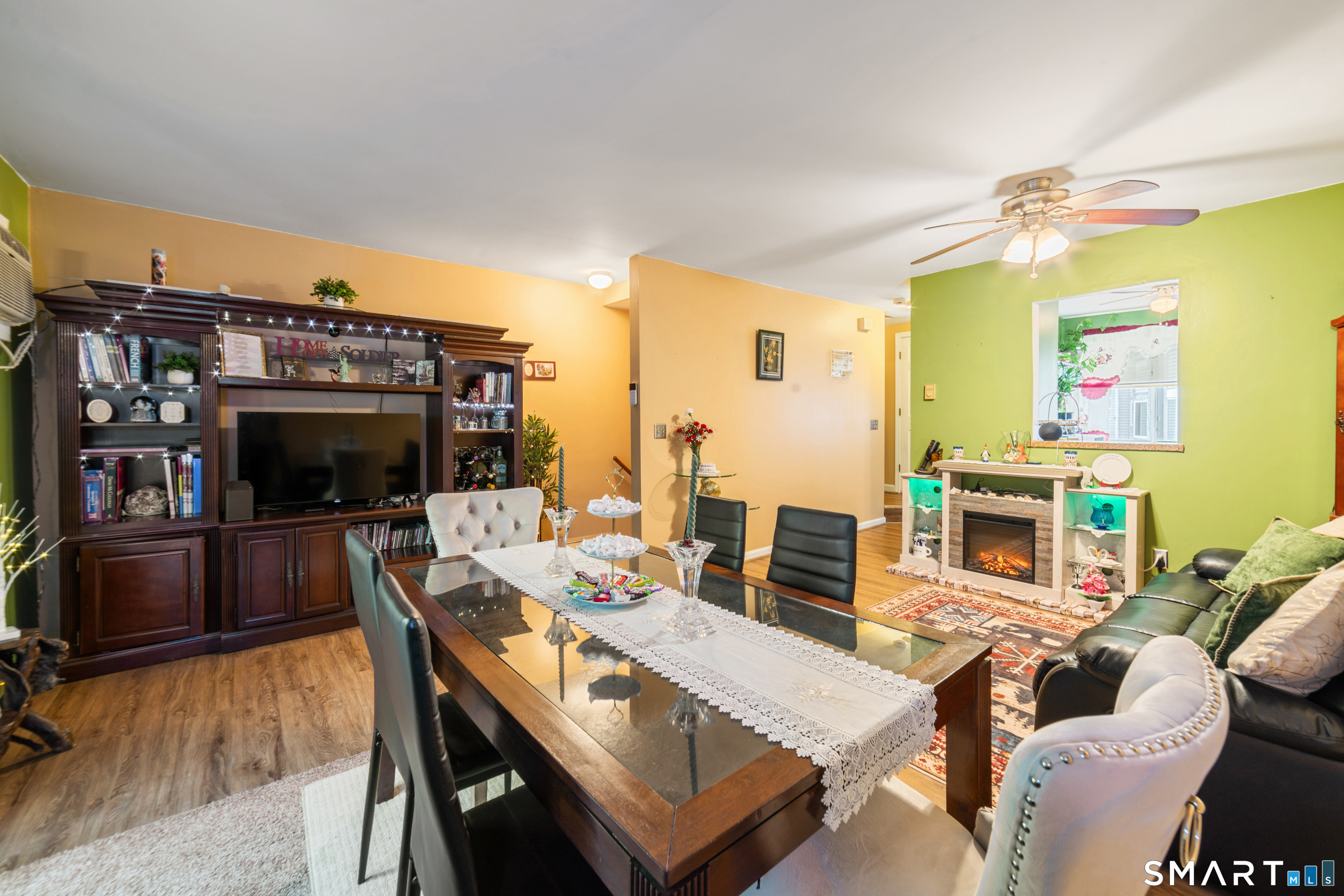 35 Pearl Lake Road, Unit L Waterbury, CT 06706 - Photo 13 of 25 Living and dining area off kitchen