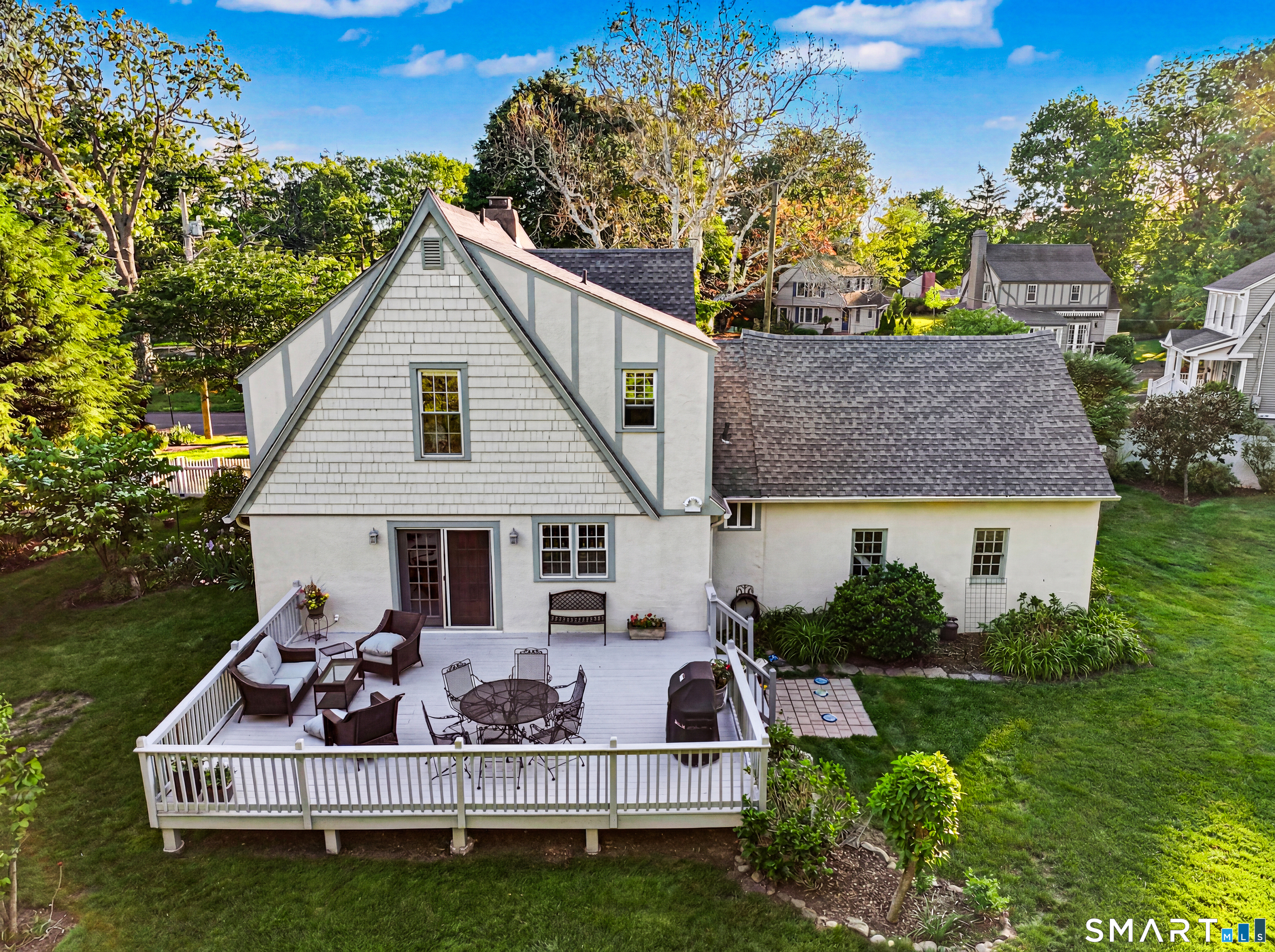 164 Ludlowe Road Fairfield, CT 06824 - Photo 3 of 40