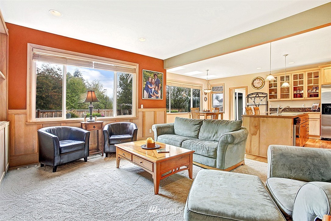 408 Lyons Avenue Northeast Renton, WA 98059 - Photo 9 of 25 Gallery Image 9