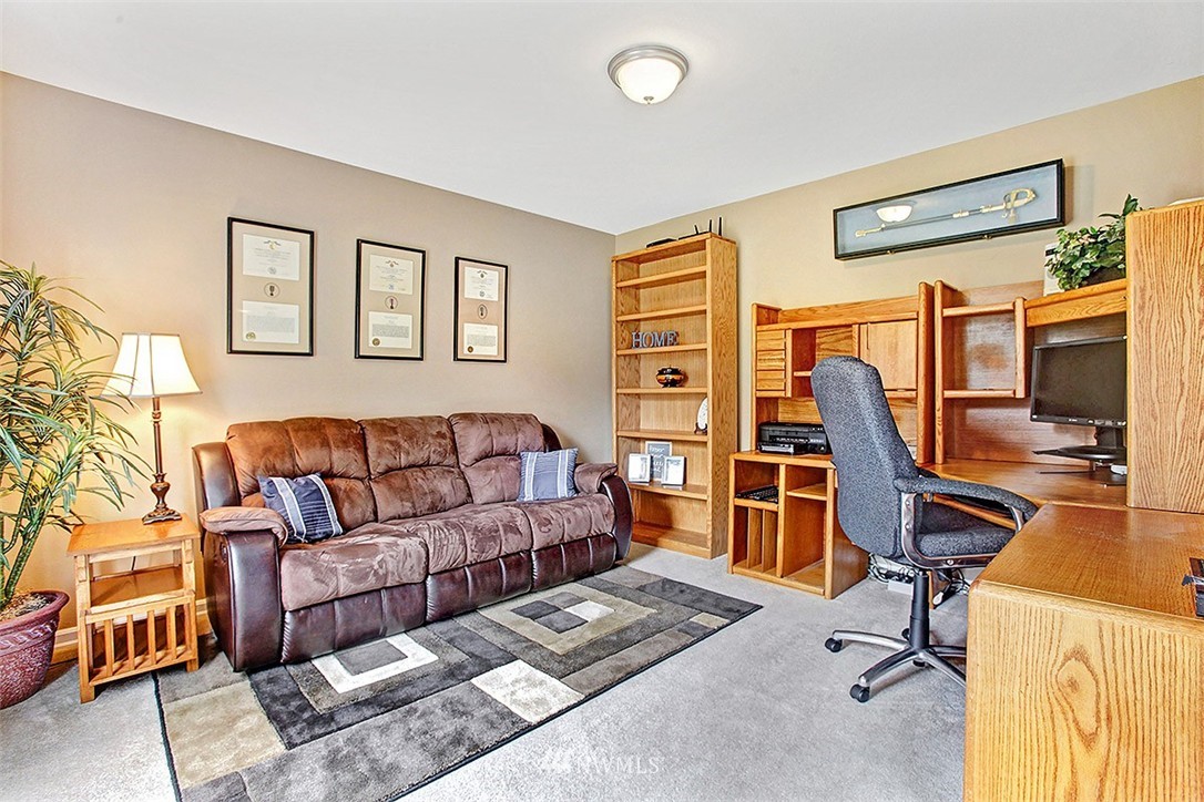 408 Lyons Avenue Northeast Renton, WA 98059 - Photo 10 of 25 Gallery Image 10