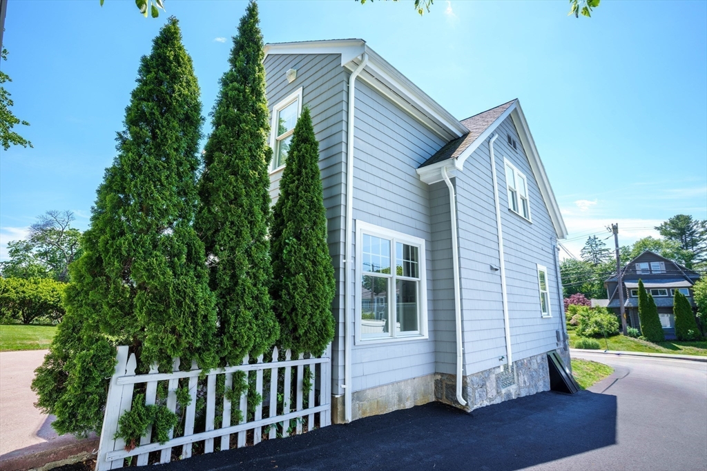 198 Cedar Street Dedham, MA 02026 - Photo 4 of 42