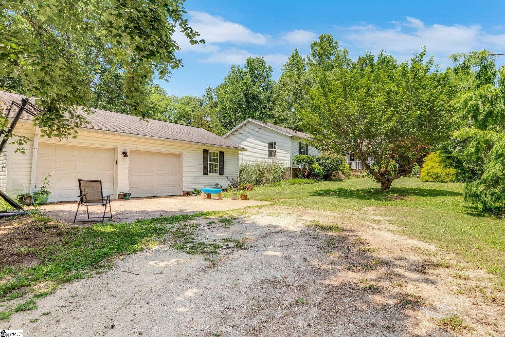 215 Pearson Road Woodruff, SC 29388 - Photo 8 of 40