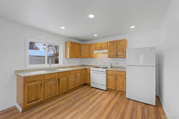 $2,950 | 457 1st Street, Newburgh, NY 12550