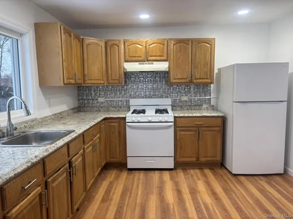 $2,950 | 457 1st Street, Newburgh, NY 12550