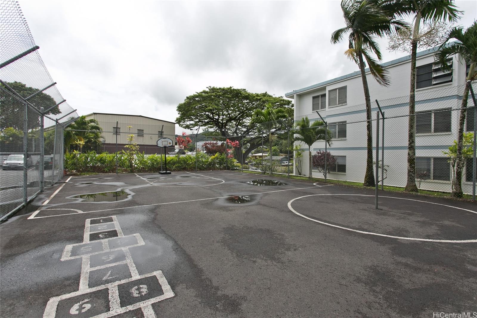 45-535 Luluku Road, Unit G2 Kaneohe, HI 96744 - Photo 11 of 12 a picture of street with view of buildings