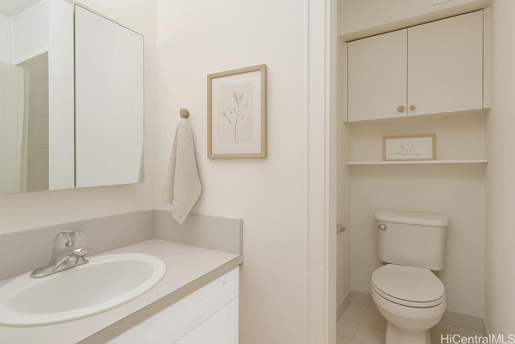 45-535 Luluku Road, Unit G2 Kaneohe, HI 96744 - Photo 5 of 12 a bathroom with a sink toilet and vanity