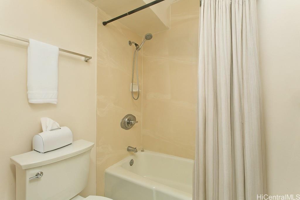 45-535 Luluku Road, Unit G2 Kaneohe, HI 96744 - Photo 6 of 12 a bathroom with a shower curtain and a sink