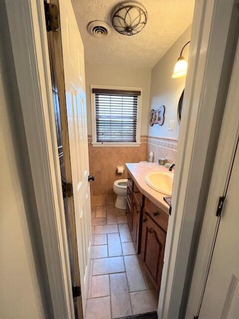 5739 Ridgewood Place Pulaski, VA 24301 - Photo 13 of 25 master bath (2)