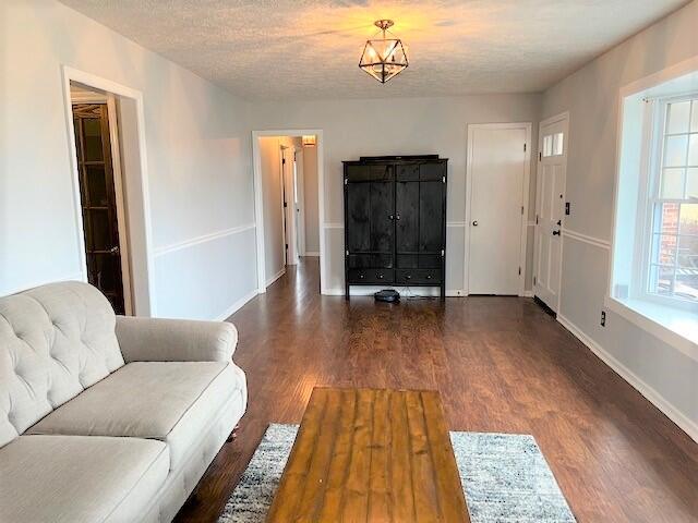 5739 Ridgewood Place Pulaski, VA 24301 - Photo 4 of 25 living room 2 (2)