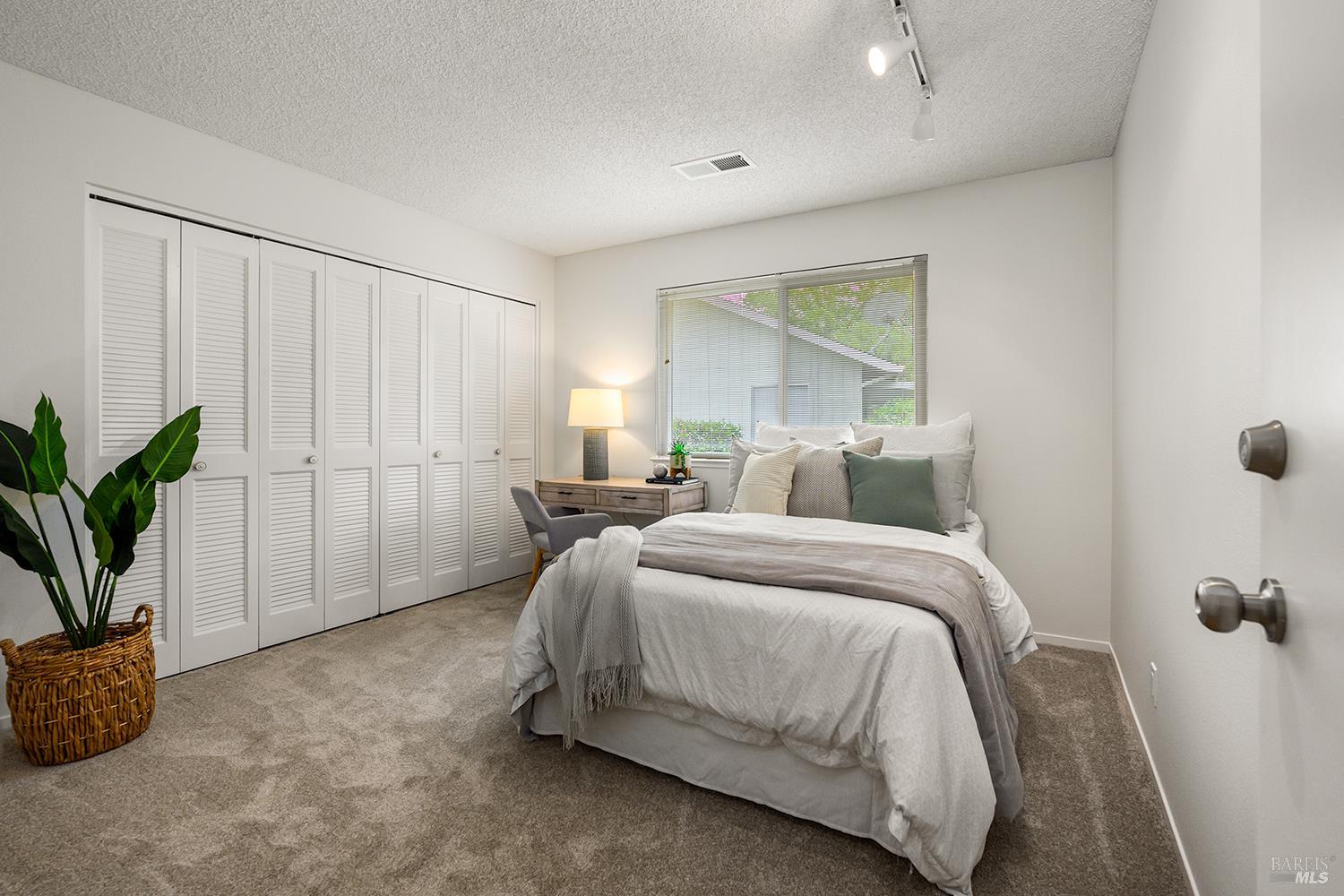333 Twin Lakes Drive Santa Rosa, CA 95409 - Photo 15 of 33