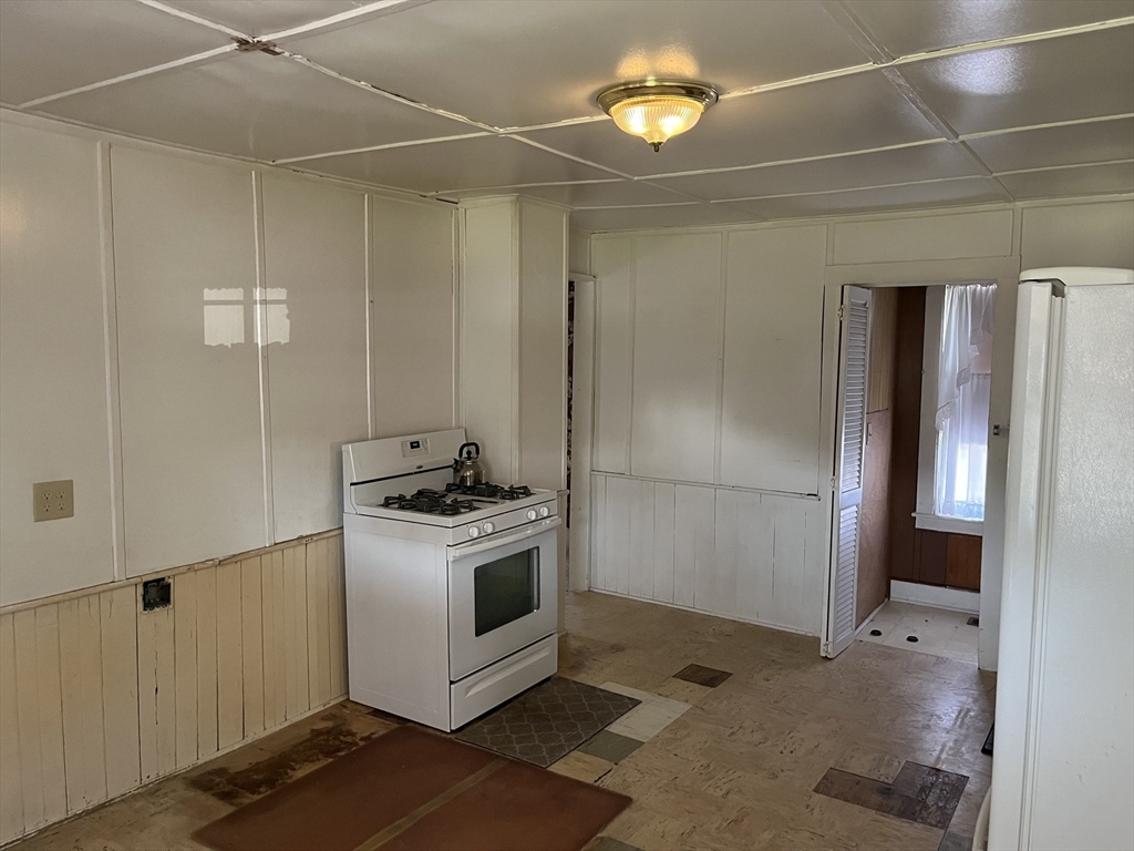 33 Power Square Greenfield, MA 01301 - Photo 5 of 23
