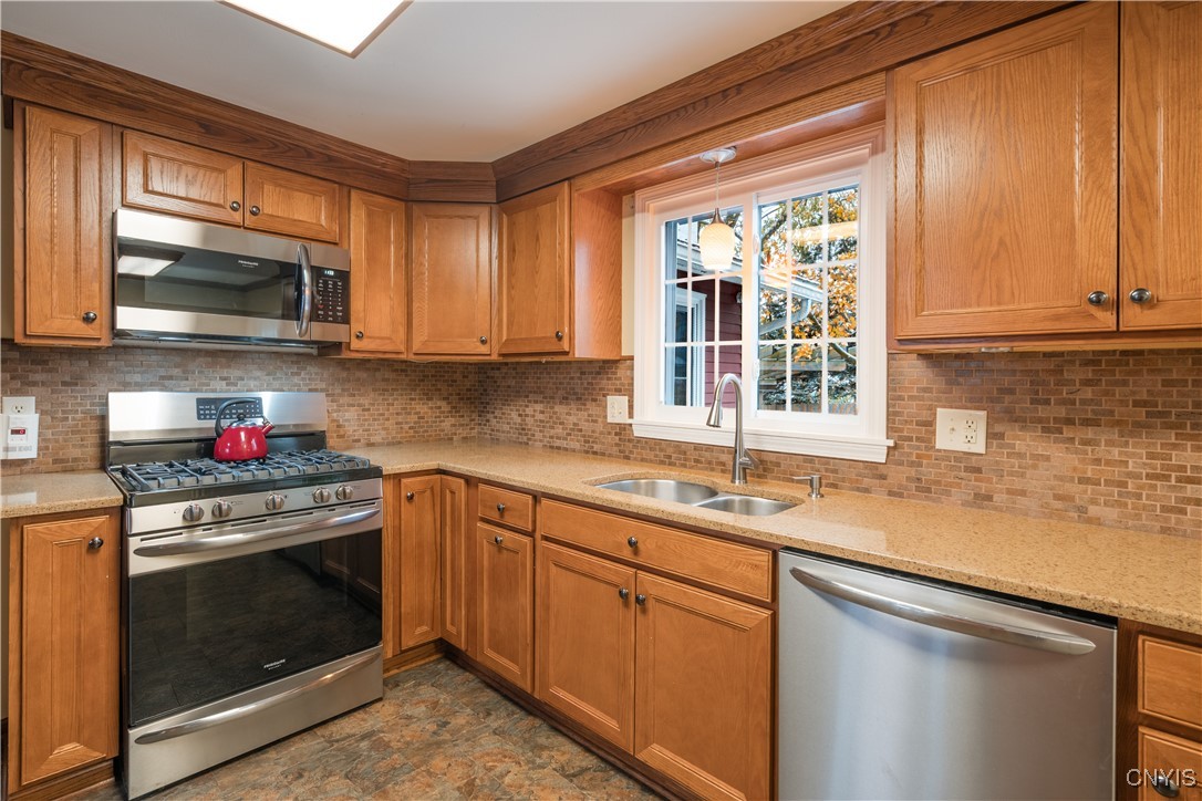 4976 Surrey Lane Clay, NY 13088 - Photo 22 of 47 Dishwasher and disposal, gas range and over the ra