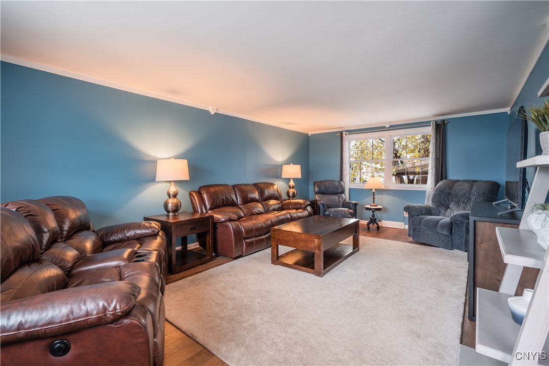 4976 Surrey Lane Clay, NY 13088 - Photo 7 of 47