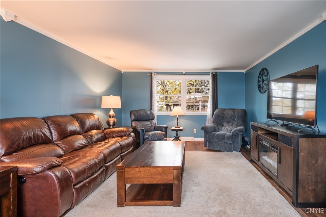 4976 Surrey Lane Clay, NY 13088 - Photo 8 of 47