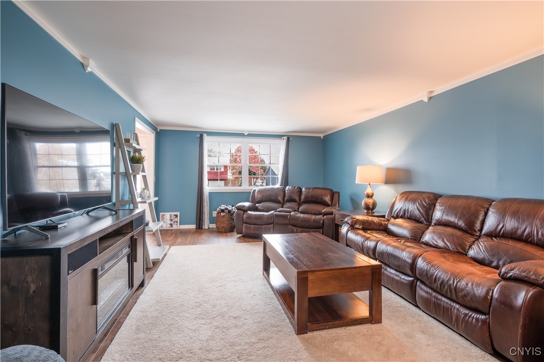 4976 Surrey Lane Clay, NY 13088 - Photo 9 of 47