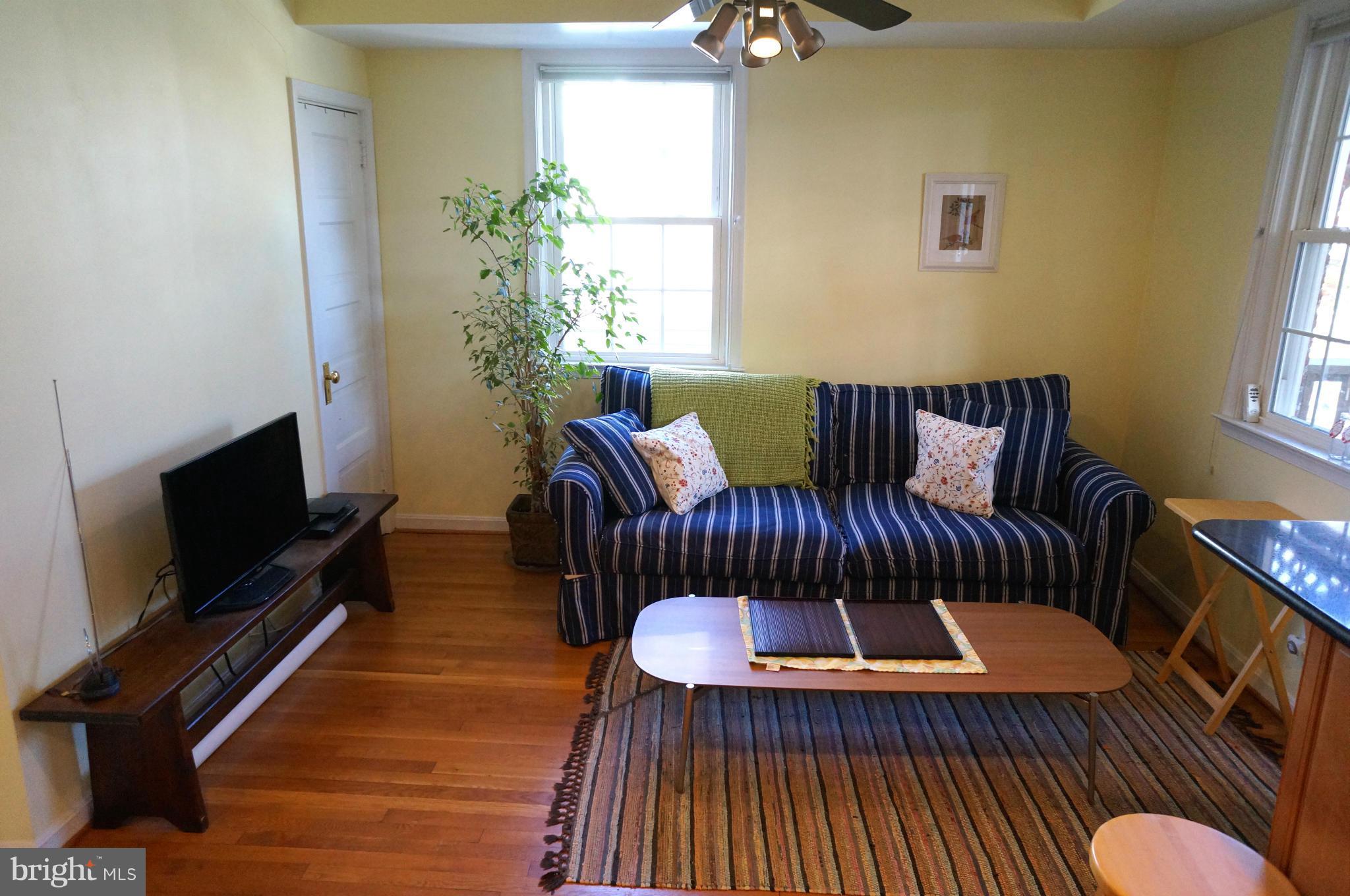 9 Russell Road, Unit C Alexandria, VA 22301 - Photo 4 of 30 Living Room