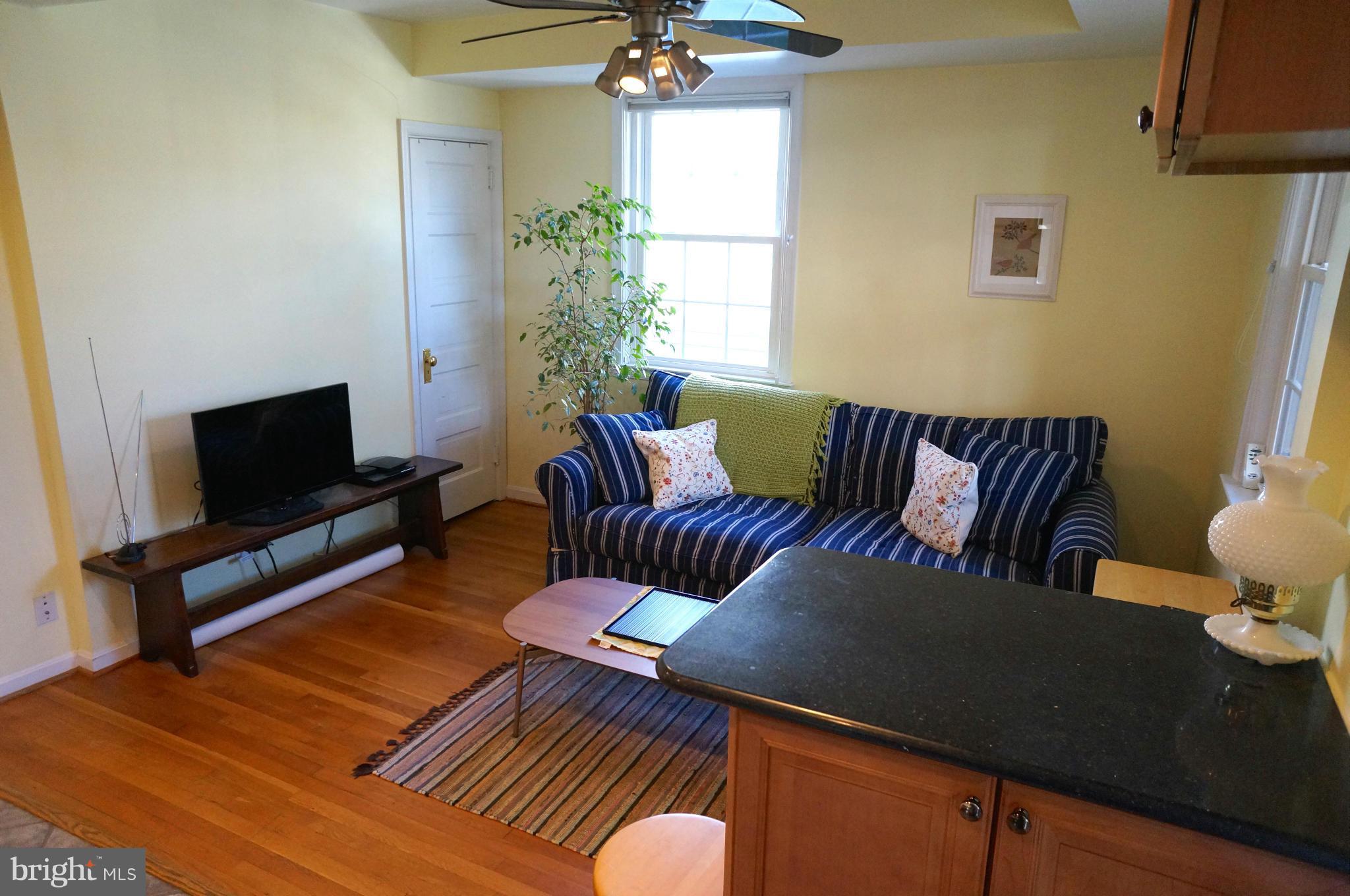 9 Russell Road, Unit C Alexandria, VA 22301 - Photo 5 of 30 Living Room