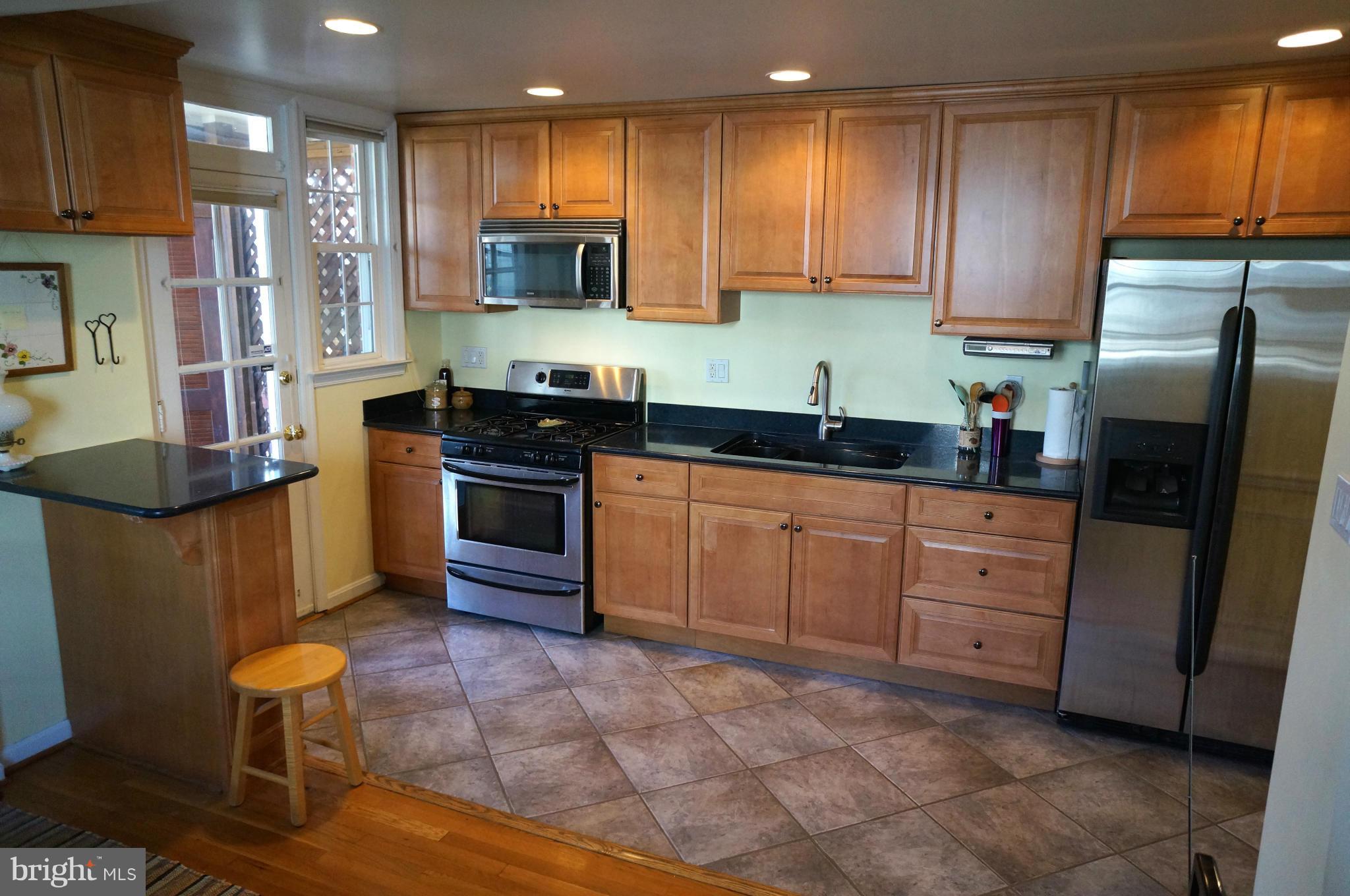 9 Russell Road, Unit C Alexandria, VA 22301 - Photo 8 of 30 Kitchen